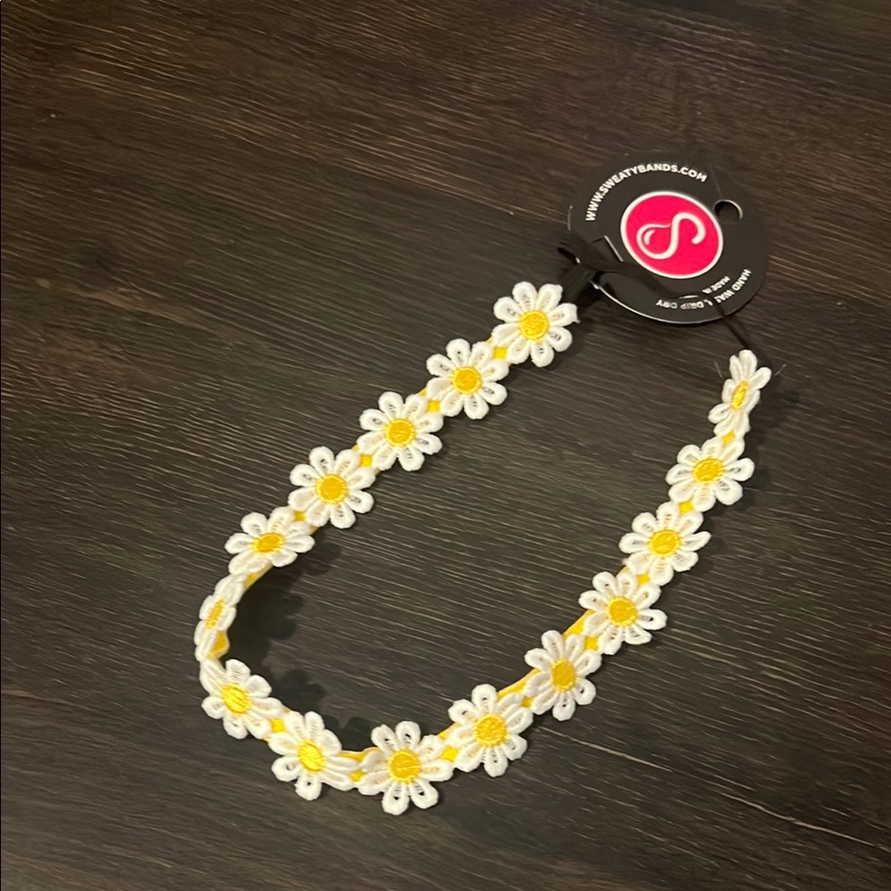📦 Sweaty Bands Daisy Flower Headband - White and Yellow